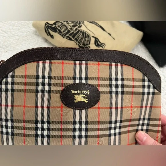 Burberry pouch like new - Picture 3 of 11